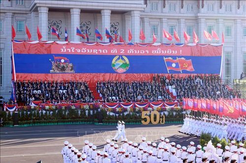 Lễ kỷ niệm, diễu binh, diễu hành chào mừng 50 năm Quốc khánh Lào