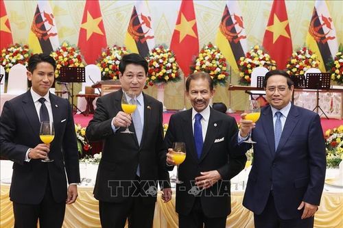 Quốc vương Brunei kết thúc chuyến thăm cấp Nhà nước tới Việt Nam