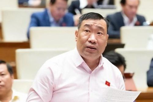 Quy định xếp lương bác sĩ từ bậc 2 không xử lý gốc rễ vấn đề thu nhập thấp