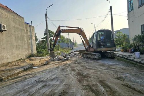 Xã Nga Sơn: Người dân tháo dỡ các bức tường chắn ngang đường giao thông