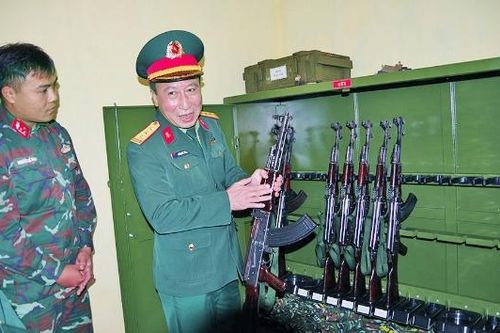 Kiểm tra công tác sử dụng vũ khí tại Lữ đoàn Tăng 203