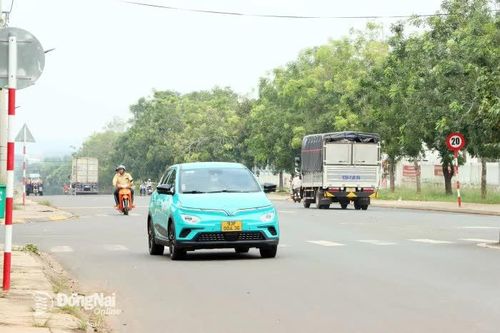 Biển báo 20km/h tại các tuyến đường trong Khu công nghiệp Đồng Xoài III là không phù hợp