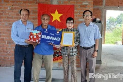 Bàn giao 3 căn nhà đại đoàn kết tại xã Đồng Sơn