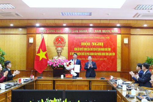 Công bố quyết định bổ nhiệm Phó Chánh Văn phòng UBND tỉnh