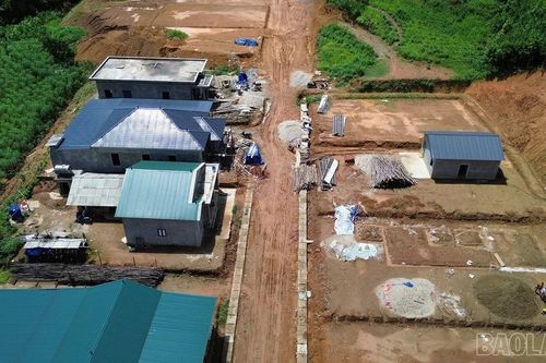 Cần đẩy nhanh tiến độ dự án tái định cư Bản Qua, xã Xuân Hòa