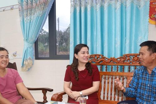 Người uy tín - hạt nhân đoàn kết giữa thôn, bon