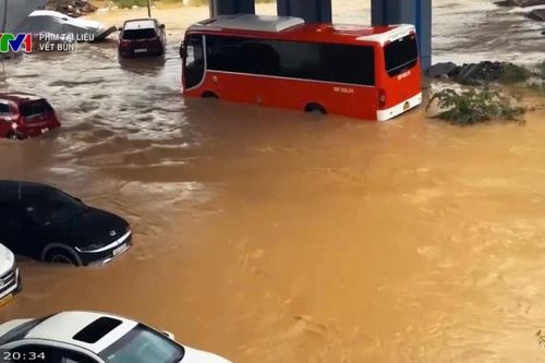 'Vệt bùn': Tình người tỏa sáng sau cơn lũ lịch sử