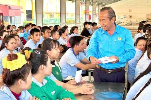 Lâm Đồng trao quà cho 315 đoàn viên công đoàn, người lao động bị thiệt hại do mưa lũ