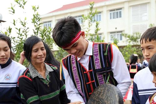 Học sinh vùng biên Tuy Đức đánh thức di sản M'nông