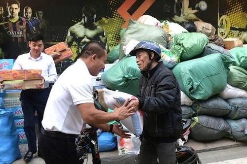 Ninh Bình: Hơn 100 tấn gạo cùng nhiều nhu yếu phẩm ủng hộ đồng bào vùng lũ