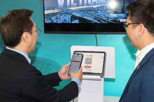 Du khách Trung Quốc có thể quét mã QR chi tiêu tại Việt Nam từ hôm nay