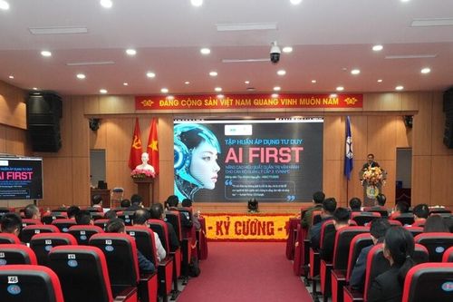 Công ty Điện lực Hà Tĩnh: tập huấn ứng dụng AI trong sản xuất kinh doanh cho gần 300 cán bộ, công nhân viên