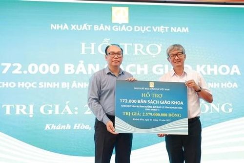 Nhà xuất bản Giáo dục Việt Nam hỗ trợ khẩn cấp 172.000 bản sách giáo khoa cho học sinh vùng lũ lụt tỉnh Khánh Hòa