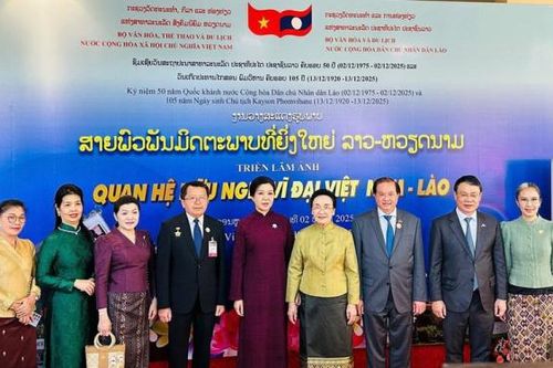 Phu nhân Ngô Phương Ly dự Khai mạc Tuần phim Việt Nam và Triển lãm ảnh Việt Nam-Lào