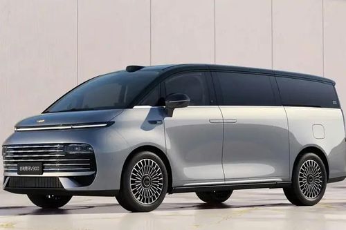 Mẫu MPV Galaxy V900 cỡ lớn có thể chứa được 42 người