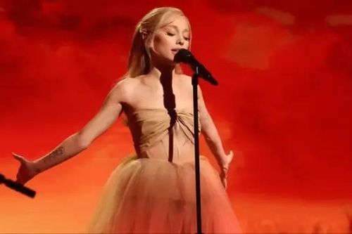 Ariana Grande lập cột mốc lịch sử với album nhạc phim