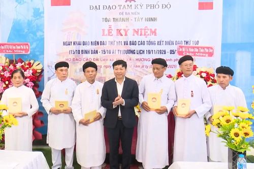 Mặt trận Hà Nội thăm, chúc mừng các Họ đạo Cao Đài