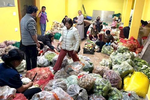 Hội Khuyến học tỉnh Lâm Đồng cùng nhà tài trợ trao hơn 2.500 phần quà cho đồng bào vùng lũ