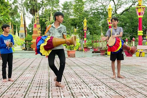 Phát triển đội, nhóm nghệ thuật Khmer gắn với phát triển du lịch