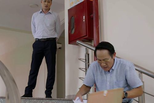 Mất chức sau sáp nhập, ông Phi bị nhân viên cũ chèn ép