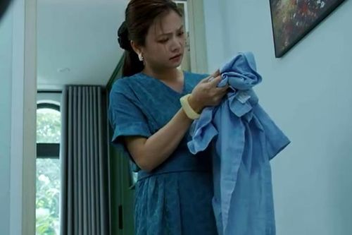 Bà Ánh tá hỏa khi thấy vết son lạ trên áo của chồng