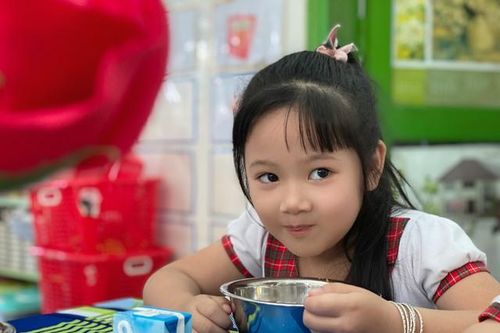Xây dựng thói quen ăn uống lành mạnh cho trẻ - Khởi đầu từ bữa ăn gia đình