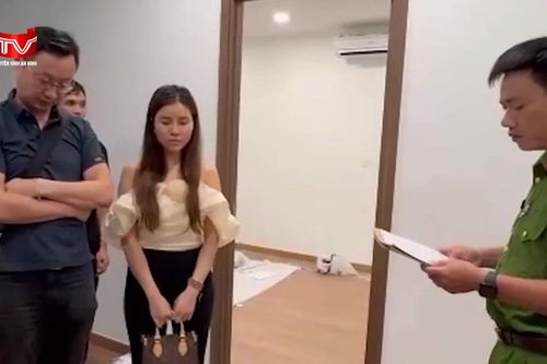 Những 'bóng hồng' bí ẩn bên trong nhà hàng sang chảnh