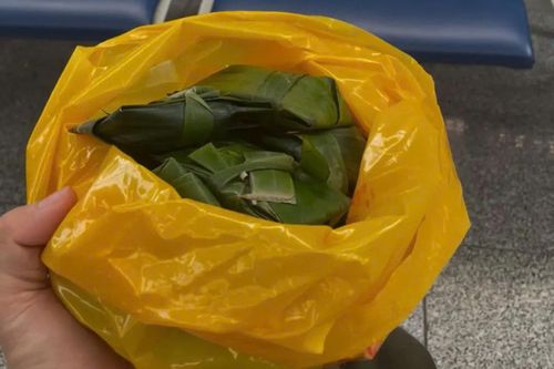 Chàng trai Việt cố ăn 30 chiếc bánh bột lọc trước khi bay sang Nhật