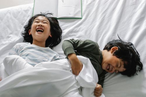 8 việc bố mẹ của những đứa trẻ hạnh phúc nhất làm mỗi sáng