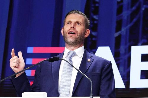Công ty tiền ảo của con trai ông Trump mất gần nửa giá trị