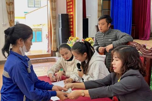 Hỗ trợ tiền mặt tái thiết sau thiên tai cho gần 1.000 hộ dân