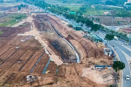 Toàn cảnh công trường thi công hồ điều hòa gần 1.000 tỷ đồng tại Long Biên