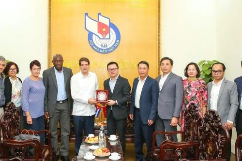 Việt Nam và Cuba chia sẻ kinh nghiệm làm báo trong thời đại số