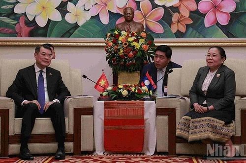 Việt Nam, Lào tăng cường chia sẻ kinh nghiệm công tác tổ chức cán bộ