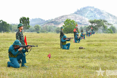 Ban chỉ huy Phòng thủ khu vực 3 - Đồng Xoài: Nâng cao kỹ thuật bắn súng cho dân quân