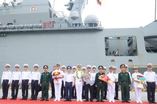 Tàu huấn luyện Hải quân Hàn Quốc thăm Đà Nẵng