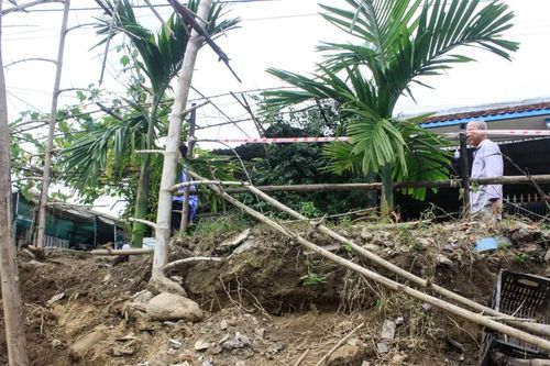 Sạt lở áp sát nhà dân bên sông Phước Giang