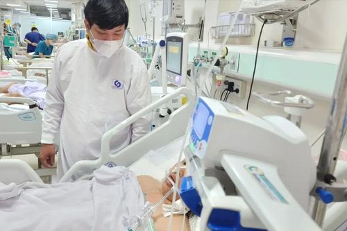 Bệnh nhân phải phẫu thuật 3 lần, truyền 20 lít máu vì sốt xuất huyết