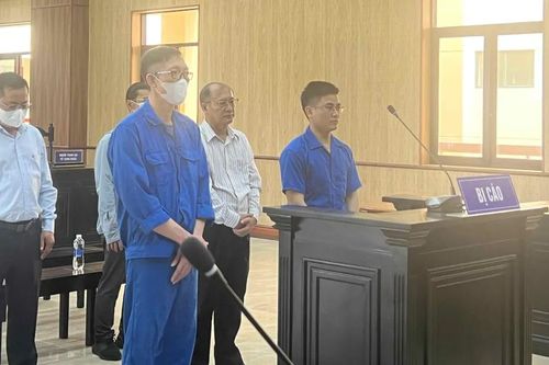 'Thổi giá' thiết bị, cựu giám đốc sở y tế bị tuyên phạt 5 năm tù