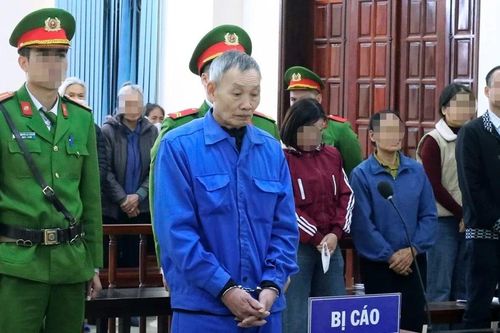 Cầm dao đâm hàng xóm, người đàn ông lĩnh án 8 năm tù