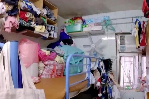 Cảnh chen chúc trong căn hộ 6m2 không cửa sổ tại Hong Kong