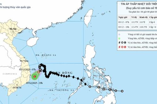 Áp thấp nhiệt đới suy yếu thành vùng áp thấp, miền Trung tiếp tục mưa lớn
