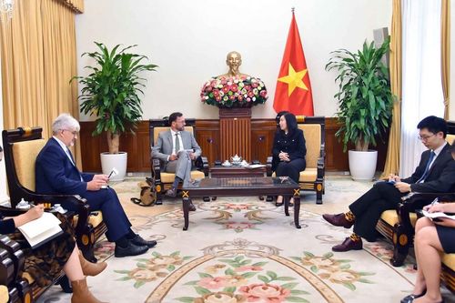 Thứ trưởng Ngoại giao Lê Thị Thu Hằng tiếp Giám đốc Cơ quan Phát triển Pháp (AFD)