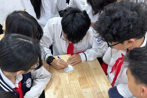 Chặn bạo lực tuổi teen: Ủng hộ xử lý nghiêm hành vi vi phạm
