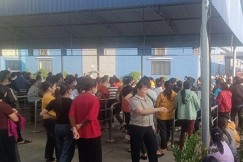 Hàng trăm công nhân công ty may đình công vì quản đốc thường xuyên quát mắng