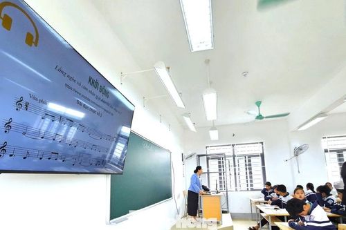 Trường học gần 25 tỷ đồng 'thoát cảnh' bỏ hoang