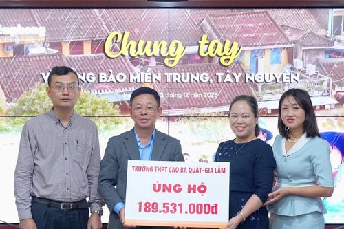 Trường học Hà Nội ủng hộ gần 280 triệu đồng và nhiều phần quà cho học sinh, người dân vùng lũ