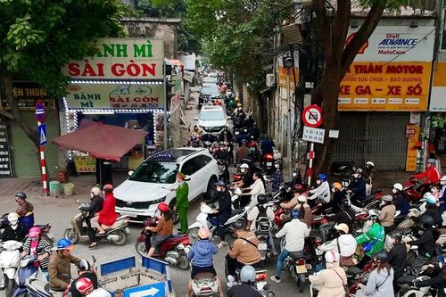 Đề xuất cấm ô tô qua 'ngõ đau khổ' tại Hà Nội do ùn tắc kéo dài