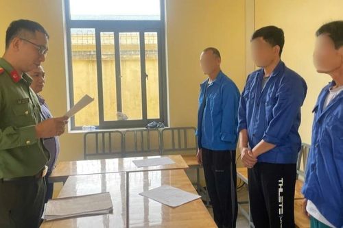 Khởi tố nhóm người cưa bom lấy 90kg thuốc nổ đem bán