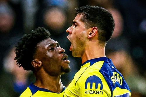 Romero ghi bàn kiểu 'xe đạp chổng ngược', Tottenham thoát thua Newcastle